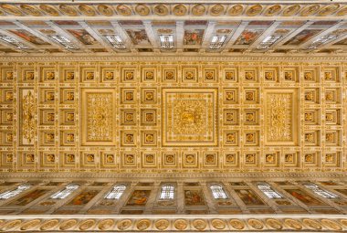 Roma, İtalya - 24 Nisan 2016: Saint Paul 'un Papalık Bazilikası Duvarların Ötesinde, Roma, İtalya