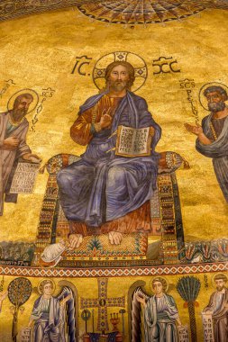 Roma, İtalya - 24 Nisan 2016: Saint Paul 'un Papalık Bazilikası Duvarların Ötesinde, Roma, İtalya