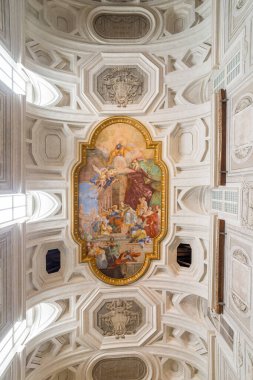 Roma, İtalya - 25 Nisan 2016: Roma, İtalya 'da bir Katolik kilisesi olan ve Michelangelo' nun Musa heykelinin evi olarak bilinen Aziz Peter in Chains