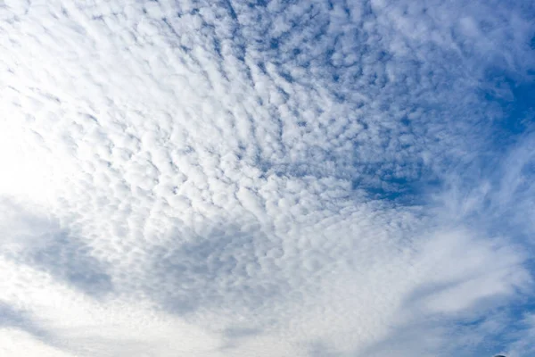Cielo Azul Con Nubes Primavera — Foto de Stock