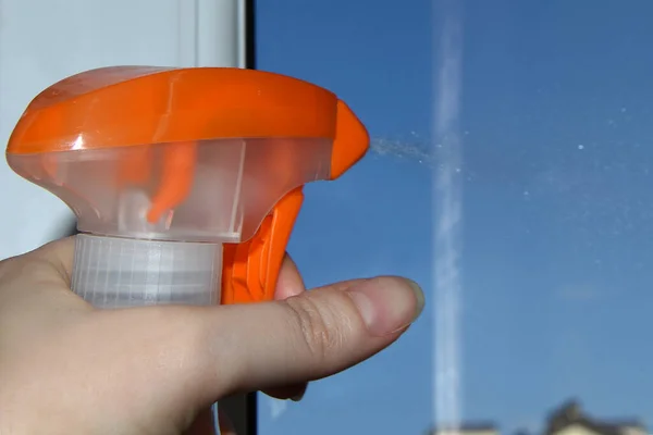 El ele tutuşan su pompası