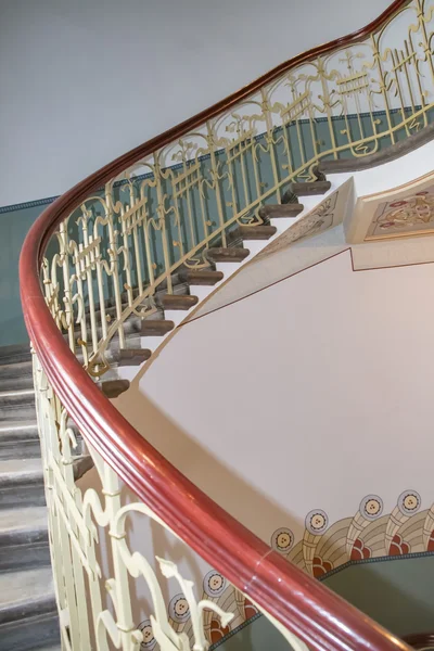 Riga, Latvia, 16-October-2016: Spiral staircase in building of Art Nouveau style located at Alberta Street, 12 in Riga, Latvia. — Stock Photo, Image