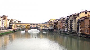 Ponte Vecchio, Köprüsü, Floransa, İtalya. 4k.
