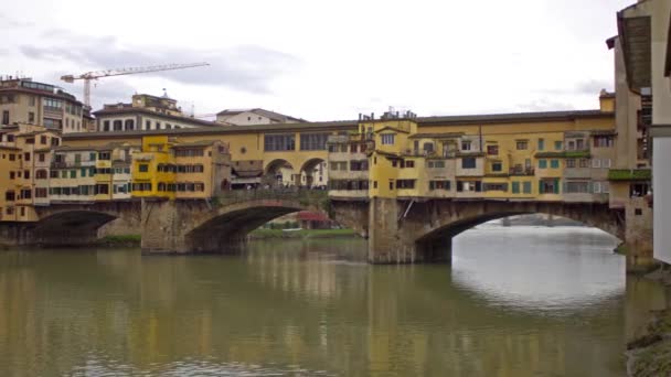 Ponte Vecchio, öreg-híd, Firenze, Olaszország. 4k. — Stock videók
