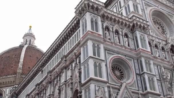 Duomo, ο καθεδρικός ναός Σάντα Μαρία ντελ Φιόρε. Αρχιτεκτονικές λεπτομέρειες. 4k. — Αρχείο Βίντεο
