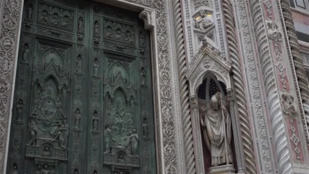 Duomo, katedrály Santa Maria del Fiore. Architektonické detaily. 4k. — Stock video