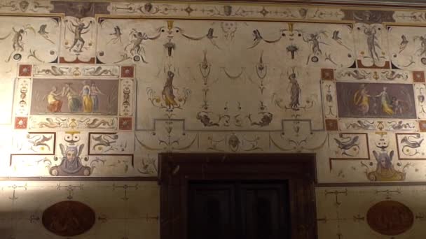 Florencja, Włochy - listopad 2016: Piękne wnętrza Palazzo Vecchio. — Wideo stockowe