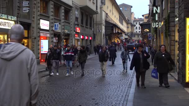 Florence, Italië - November 2016: Mensen lopen door de straten van Florence. 4k. — Stockvideo