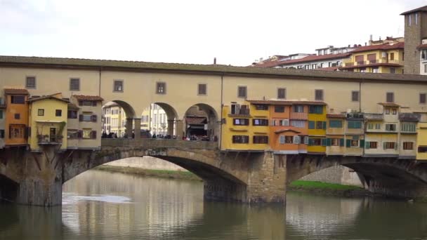 Ponte Vecchio, oude brug, Florence, Italië. — Stockvideo