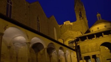 Florence, İtalya - Kasım 2016: Courtyard Basilica di Santa Croce di Firenze.