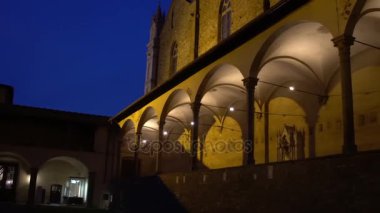 Florence, İtalya - Kasım 2016: Courtyard Basilica di Santa Croce di Firenze.