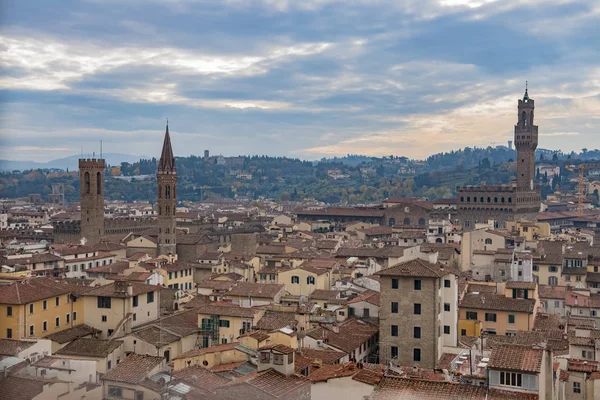 Vackra Flygfoto över Florens från observation plattform Duomo, katedralen Santa Maria del Fiore. — Stockfoto