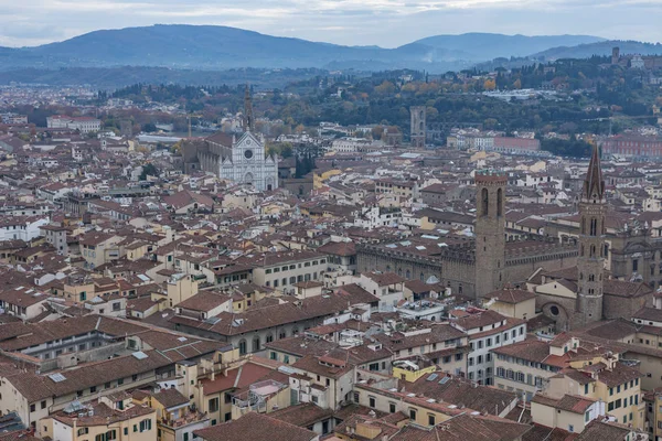 Vackra Flygfoto över Florens från observation plattform Duomo, katedralen Santa Maria del Fiore. — Stockfoto