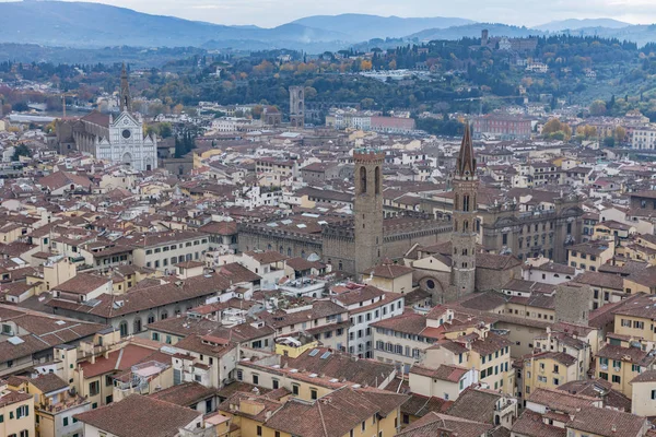 Vackra Flygfoto över Florens från observation plattform Duomo, katedralen Santa Maria del Fiore. — Stockfoto