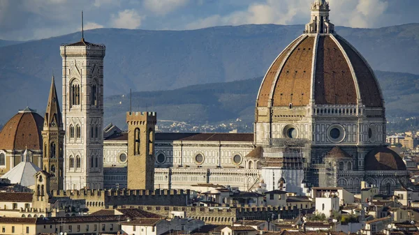 Italien. Vacker utsikt över Florens, katedralen Santa Maria del Fiore. — Stockfoto