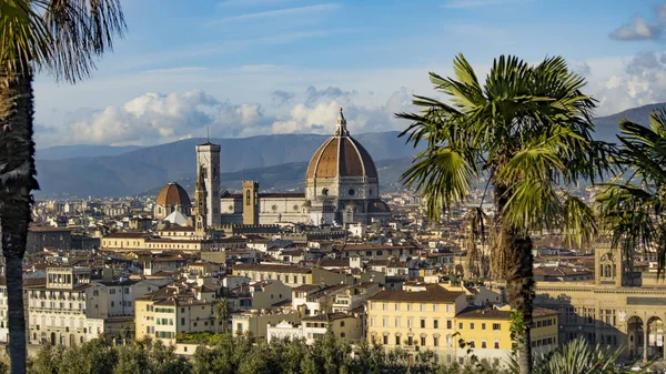 Italien. Vacker utsikt över Florens, katedralen Santa Maria del Fiore. — Stockfoto