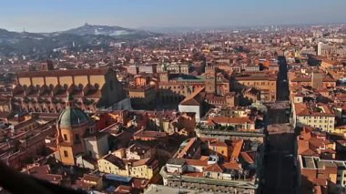 İtalya. Eski Bologna güzel manzaralarını. Zoom. Hava panoramik Asinelli Tower Bologna, İtalya