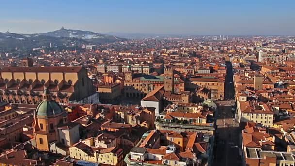 Panorama starej Bolonia, Włochy. Panoramiczny widok z lotu ptaka od Asinelli tower w Bolonia, Włochy — Wideo stockowe