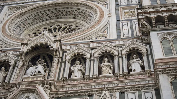 Italien. Florens, katedralen Santa Maria del Fiore. Arkitektoniska detaljer — Stockfoto