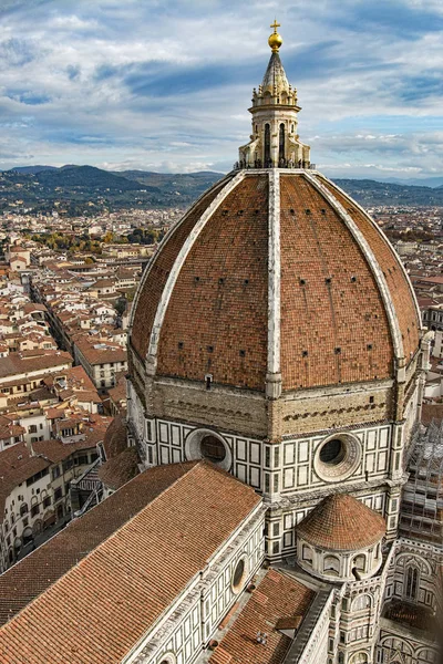 Italien. Florens, katedralen Santa Maria del Fiore. Arkitektoniska detaljer — Stockfoto