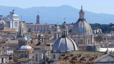 Roma, İtalya, rooftops panoramik görünümü. Roma manzarası. Atış kaydırma.