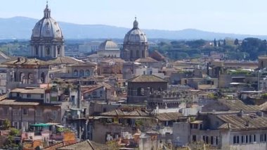 Roma, İtalya, rooftops panoramik görünümü. Roma manzarası. Atış kaydırma.