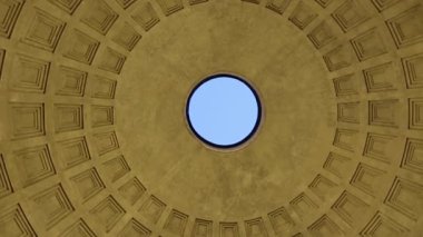 Pantheon tavan görünümünü. Roma, İtalya.