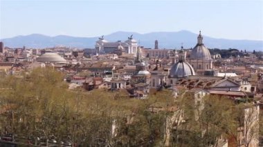 Roma, İtalya, rooftops panoramik görünümü. Roma manzarası. Atış kaydırma.