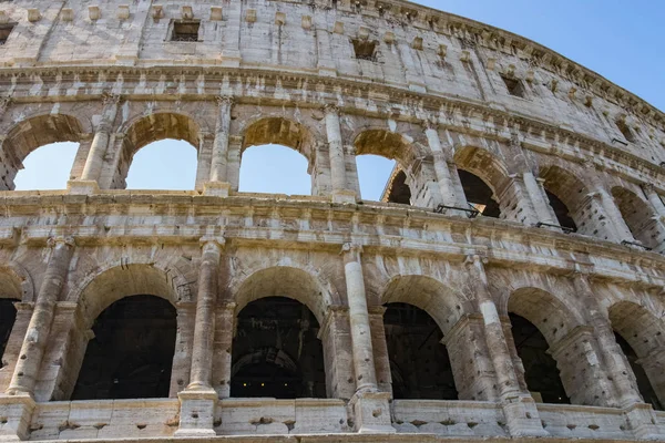 Колизей - главная туристическая достопримечательность Рима, Италия. Древний Рим руины римской цивилизации . — стоковое фото