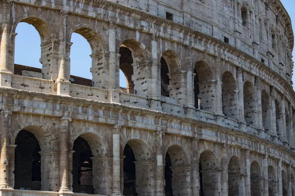Колизей - главная туристическая достопримечательность Рима, Италия. Древний Рим руины римской цивилизации . — стоковое фото