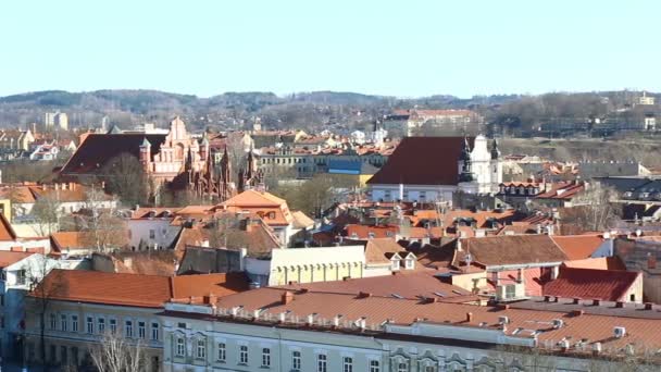 Vilnius, Litva. Letecký pohled na staré město Vilnius.. — Stock video