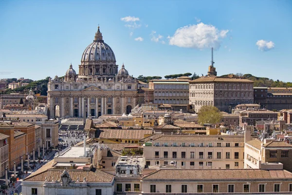 Vatikan Şehri. St Peter's Basilica. Panoramik Roma ve St. Peter's Bazilikası'na, İtalya.