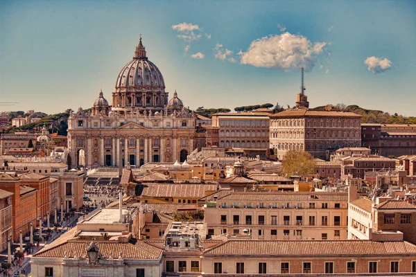 Ватикан. Базилика Святого Петра. Панорамный вид на Рим и базилику Святого Петра, Италия . — стоковое фото