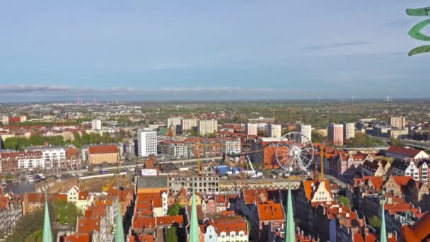 Gdaňsk, Polsko - 07 květen 2017: Letecký panoramatický pohled na Gdaňsk. — Stock video