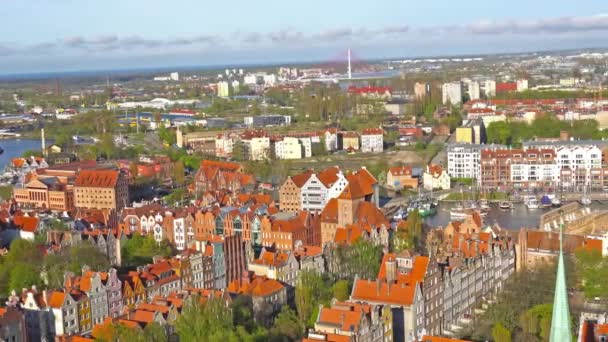 Gdaňsk, Polsko: Letecký panoramatický pohled na Gdaňsk. — Stock video