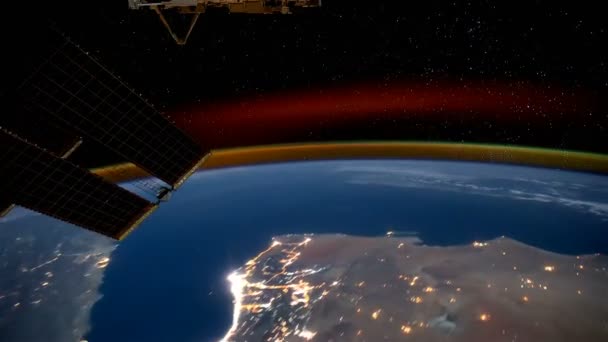 Der Planet Erde in der Nacht von der Erde aus gesehen. Elemente dieses Videos von nasa.