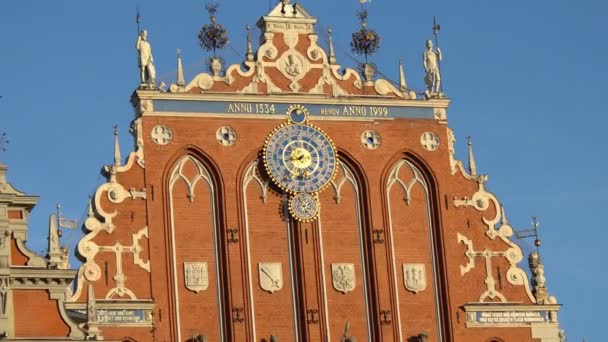 Casa de los Blackheads en Riga Letonia. Zoom: . — Vídeos de Stock