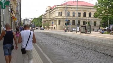 Riga - Letonya, 17 Haziran 2017: modern Riga, Letonya sokaklarda.