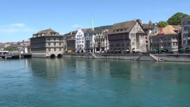 Цюріху (Швейцарія)-04 липня 2017: Вид на історичний центр міста Цюріха, Wi-Fi і озеро Цюріха, Швейцарія. Цюріх є провідним глобальним міста і серед найбільших світових фінансовий центр. — стокове відео
