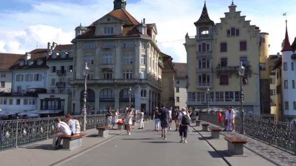 Luzern, Schweiz - 04 juli 2017: Vy över historiska centrum Luzern, Schweiz. Luzern är huvudstad i kantonen Luzern och del av stadsdelen med samma namn. — Stockvideo