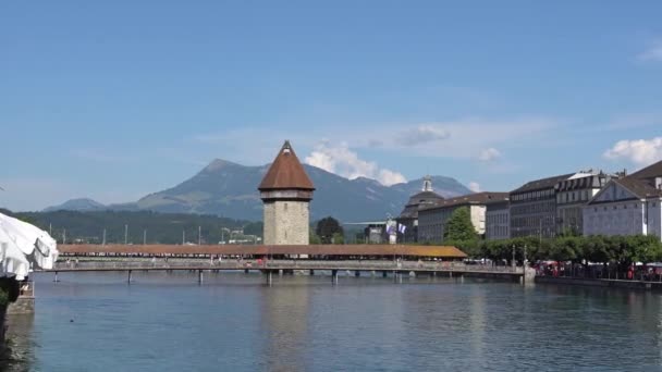 Lucerne, Švýcarsko - 04 červenec 2017: View Lucerne centrum, Švýcarsko. Luzern je hlavním městem kantonu Luzern a části okresu se stejným názvem. — Stock video