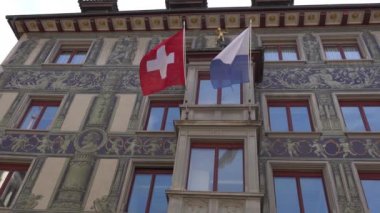 Lucerne, İsviçre - 04 Temmuz 2017: Lucerne, İsviçre güzel boyalı binalar. Dört kanton canton Lucerne ve aynı adı taşıyan İlçe parçası başkentidir.