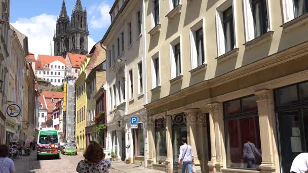 Meissen, Allemagne - 04 JUILLET 2017 : Vue du centre-ville historique de Meissen, Allemagne. Meissen est une ville située sur les deux rives de l'Elbe, dans l'État libre de Saxe, en Allemagne de l'Est. . — Video