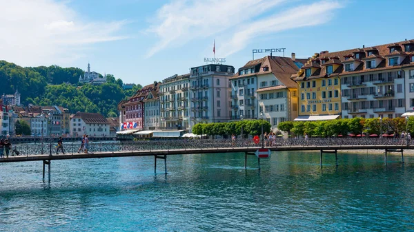 LUCERNE, SWITZERLAND - JULY 04, 2017: Pemandangan bersejarah Lucerne pusat kota, Swiss. Lucerne adalah ibukota kanton Lucerne dan bagian dari distrik dengan nama yang sama . — Stok Foto