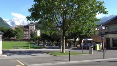 Interlaken, İsviçre - 06 Temmuz 2017: Görünüm Interlaken Şehir Merkezi, İsviçre. Interlaken Bern İsviçre kantonu Interlaken-Oberhasli yönetim bölgesinde bir resort yeridir.