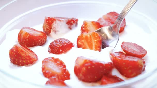 Eating strawberries with cream or yogurt by spoon, 4k. Macro shot. time lapse. — Stock Video