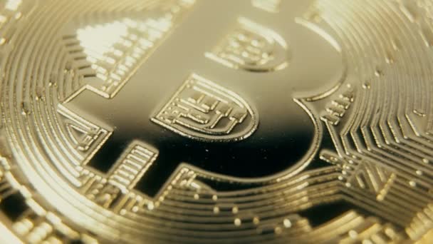 암호화 통화 골드 Bitcoin-Btc-비트 동전. 매크로 샷 암호화 통화 Bitcoin 동전 회전. 원활한 반복. — 비디오