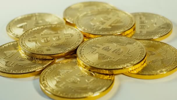 Crypto valuta gouden Bitcoins - Btc - bits munt. Macro opnamen crypto valuta Bitcoin munten draaien. Naadloze looping. — Stockvideo