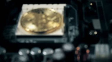 Kripto altın Bitcoin - Btc - Bit sikke para birimi. Odak üzerinden bitcoin sikke görünümünü.