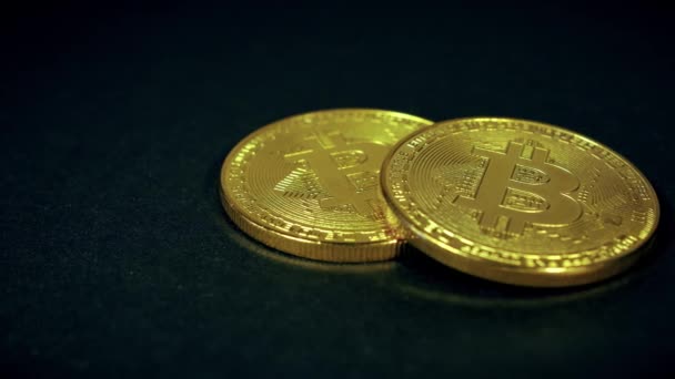 Κρυπτό νόμισμα χρυσό Bitcoins - Btc - Bit κέρμα. Μακροεντολή βολές κρυπτό νόμισμα Bitcoin κέρματα. — Αρχείο Βίντεο